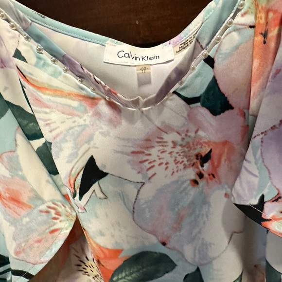 Tops - Picture 2 of 3